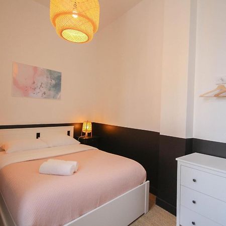 2-Bedroom Flat + Private Car Park. Lille Bagian luar foto
