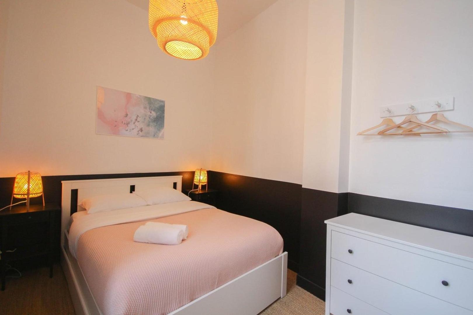 2-Bedroom Flat + Private Car Park. Lille Bagian luar foto