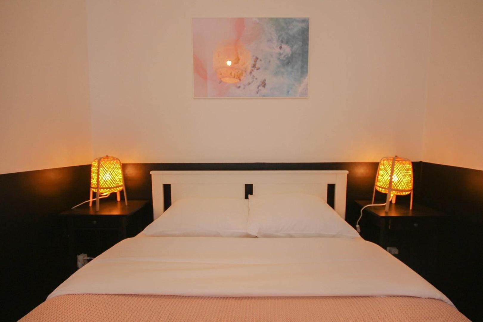 2-Bedroom Flat + Private Car Park. Lille Bagian luar foto