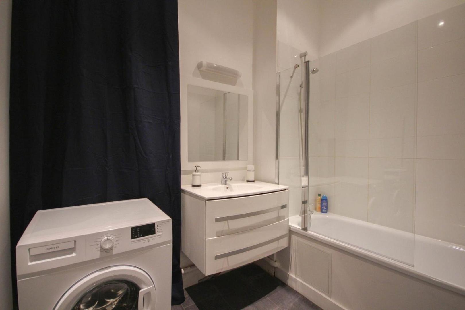 2-Bedroom Flat + Private Car Park. Lille Bagian luar foto